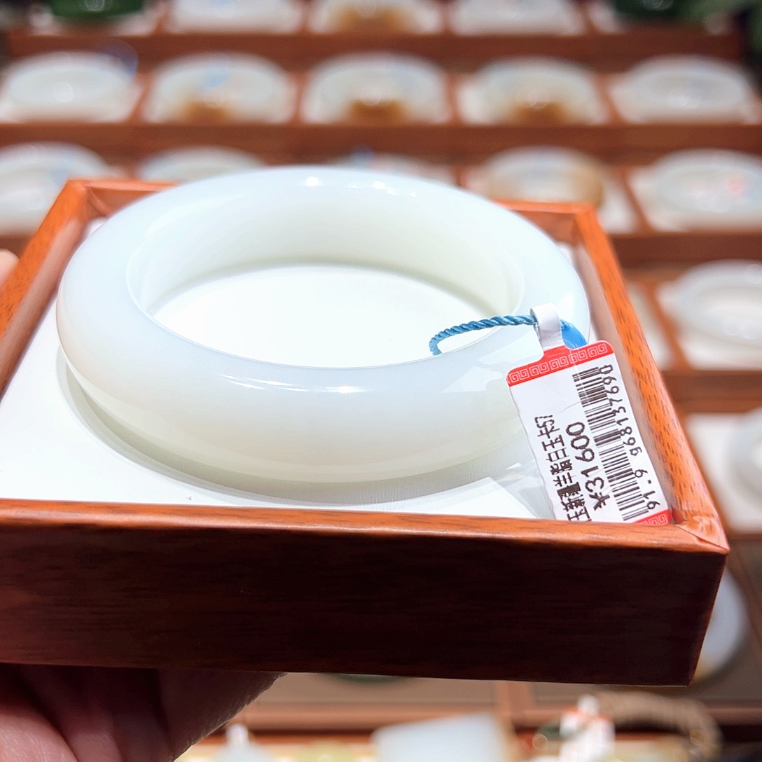 和田玉手镯未镶嵌57