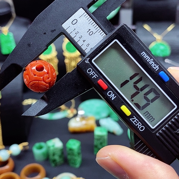 翡翠颈饰未镶嵌吊坠