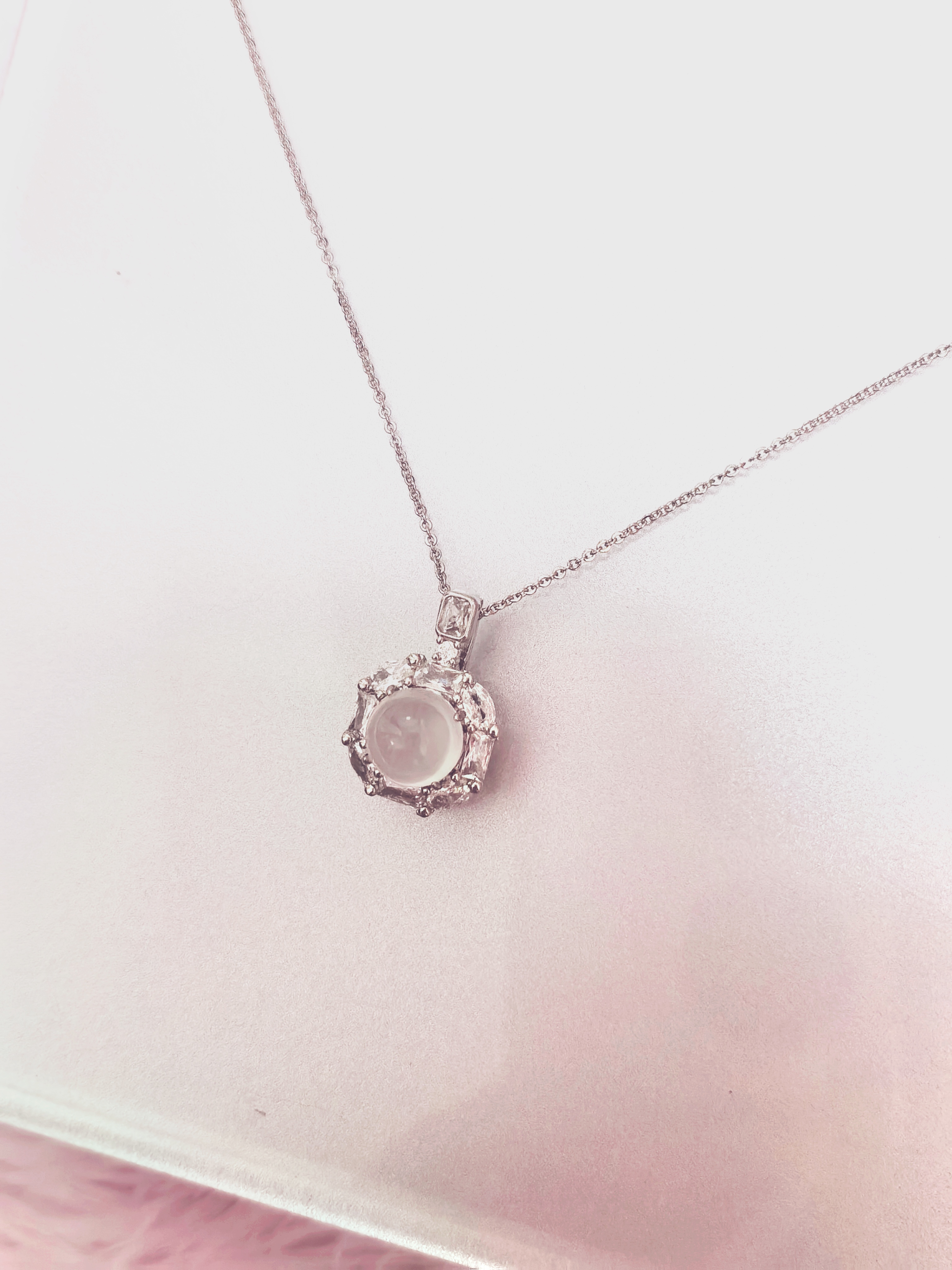 天然玉石 石英质玉俄白蛋面吊坠（赠链）