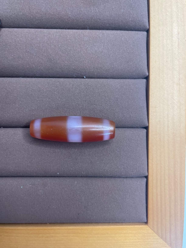 西亚到代的三线玛瑙珠