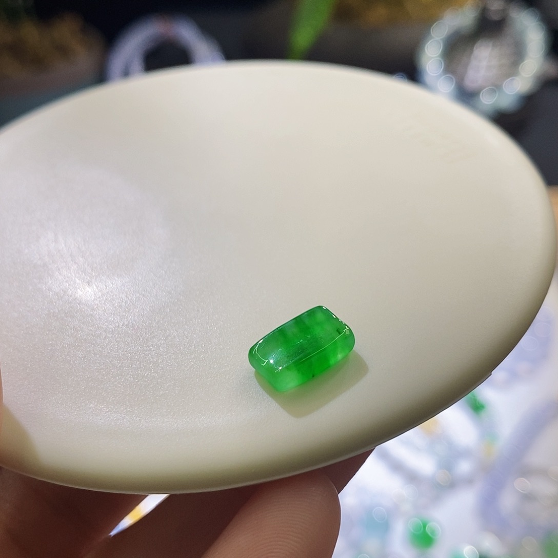 翡翠未镶嵌挂件随行