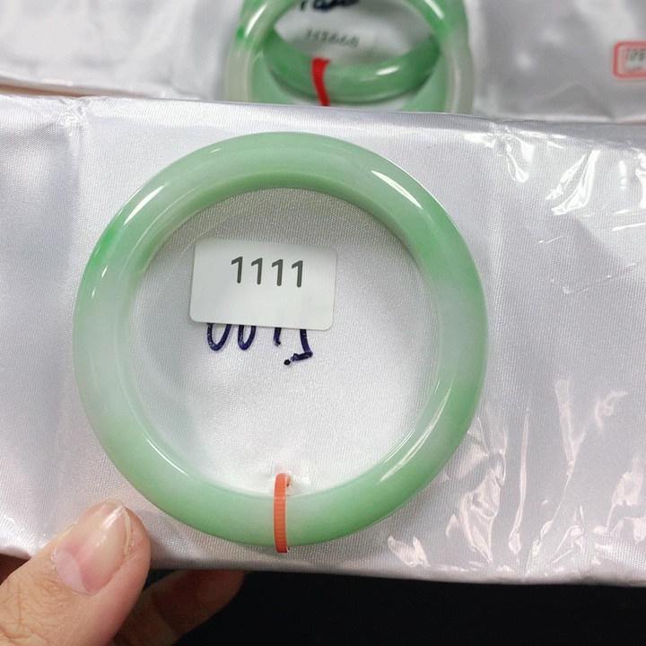 翡翠手镯未镶嵌天然翡翠手镯02