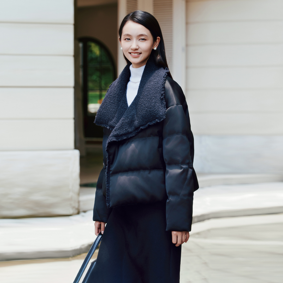 歌蒂诗冬季专柜新款时尚高级大翻领短款鸭绒羽绒服 8E42Y0910