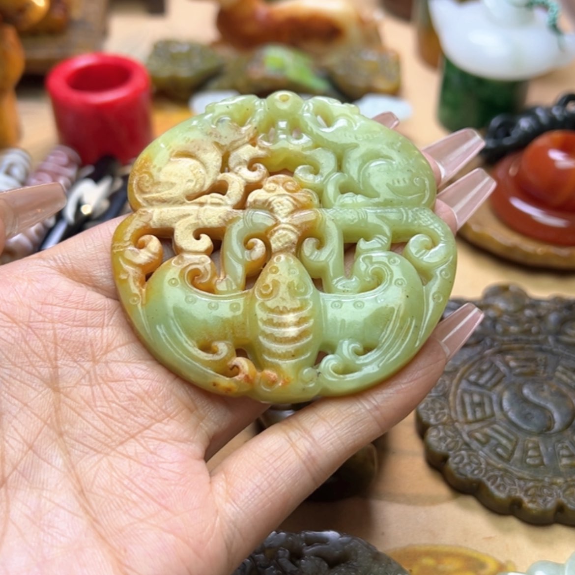 【闪购商品】蛇纹石玉颈饰未镶嵌