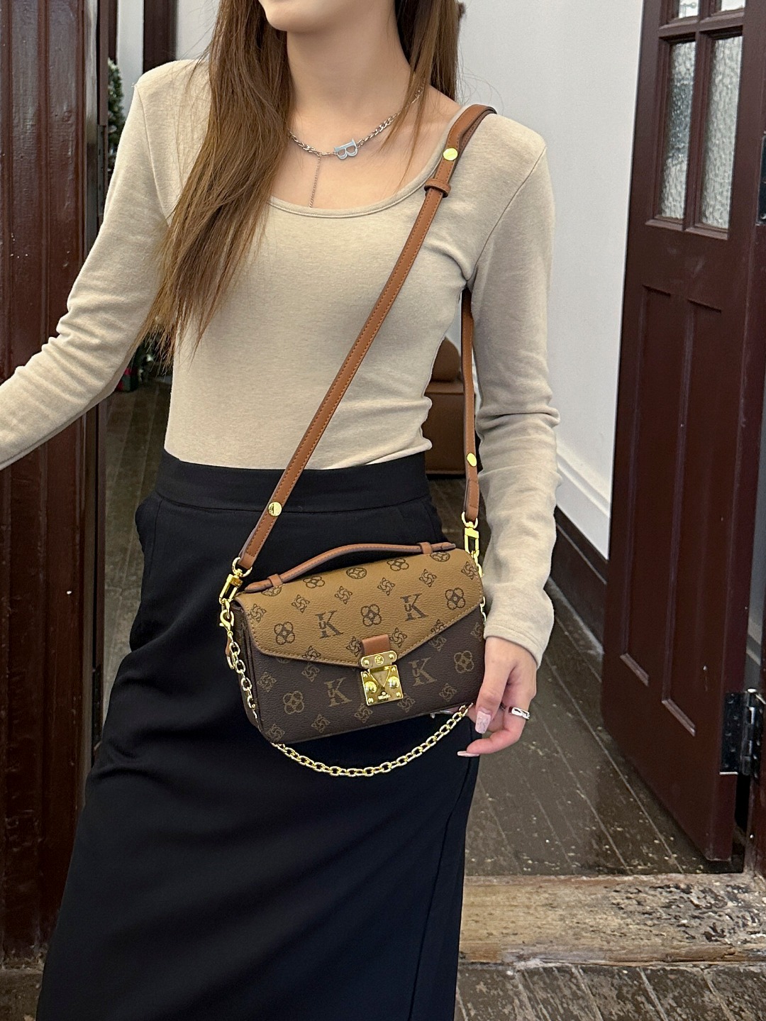 单肩手提斜挎简约邮差包网红通勤斜跨气质韩版大气轻奢小众