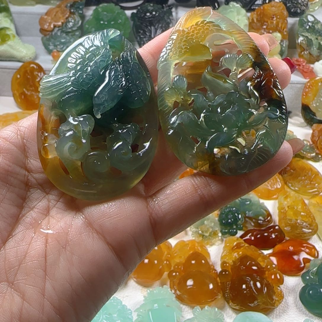 蛇纹石玉颈饰未镶嵌心****后