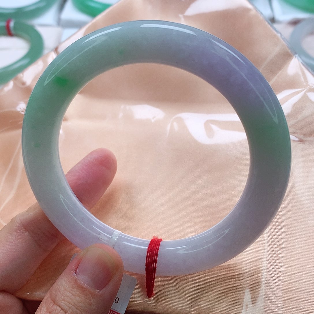 翡翠手镯未镶嵌春彩