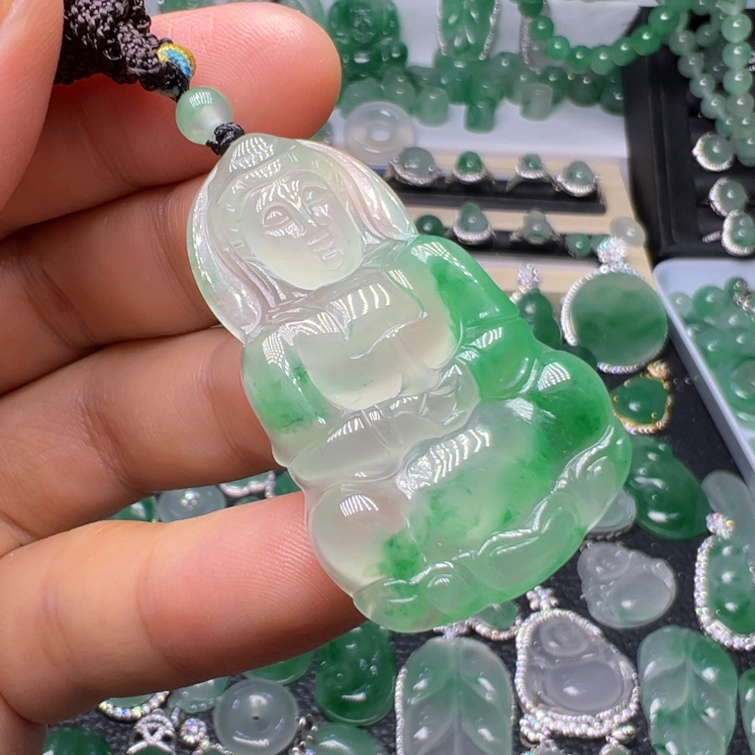 石英质玉（非洲翠）未镶嵌颈饰