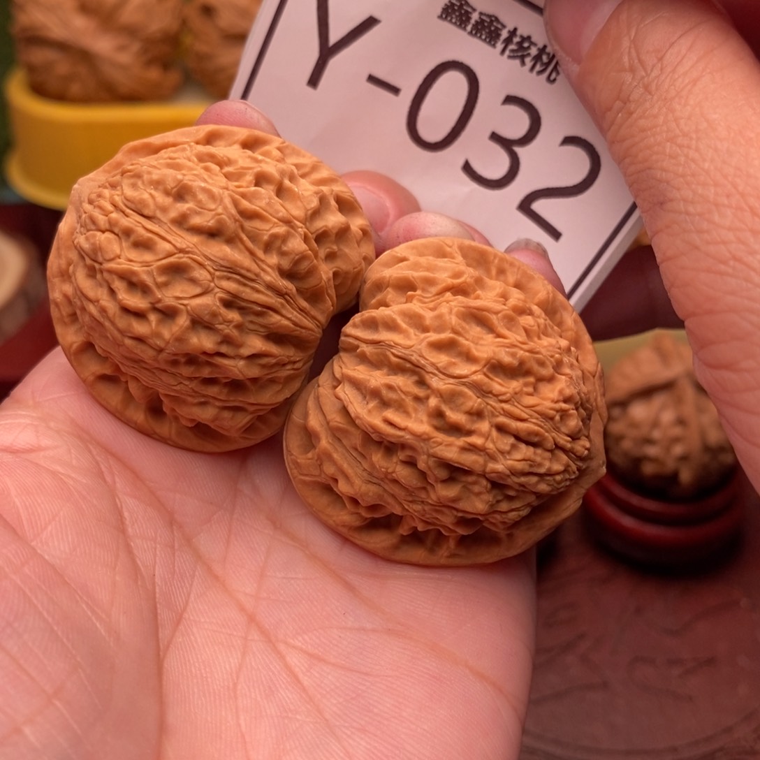 文玩核桃把件金牛38