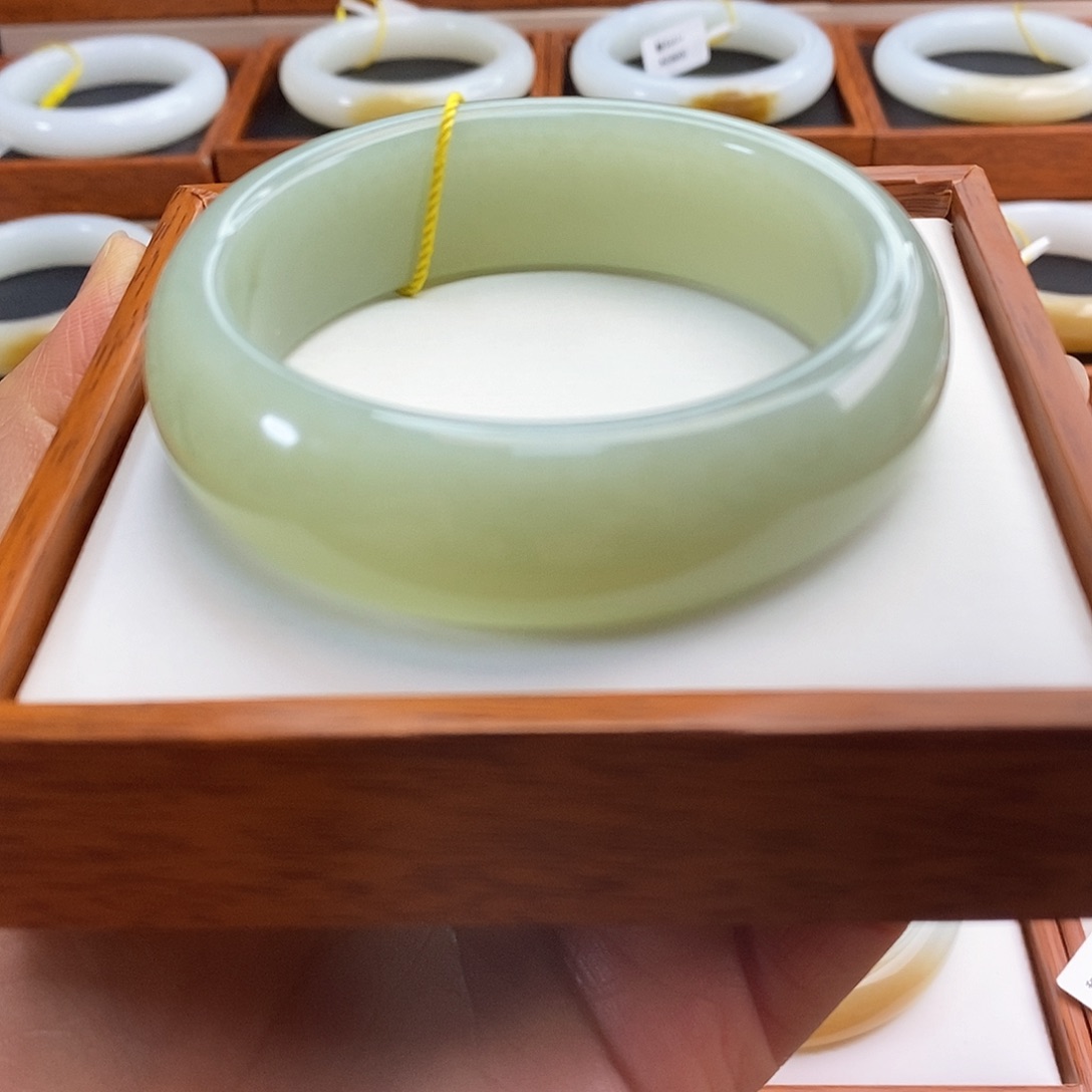 和田玉（青白玉）手镯未镶嵌