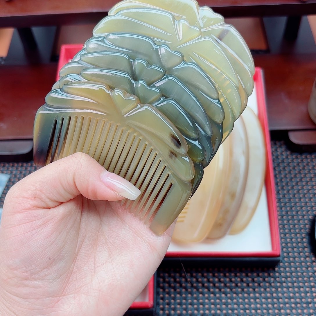 纯手工制作纯牛角梳子