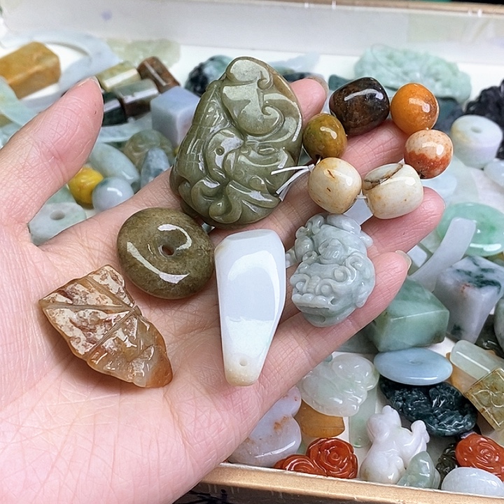 六***耳翡翠未镶嵌颈饰天然翡翠