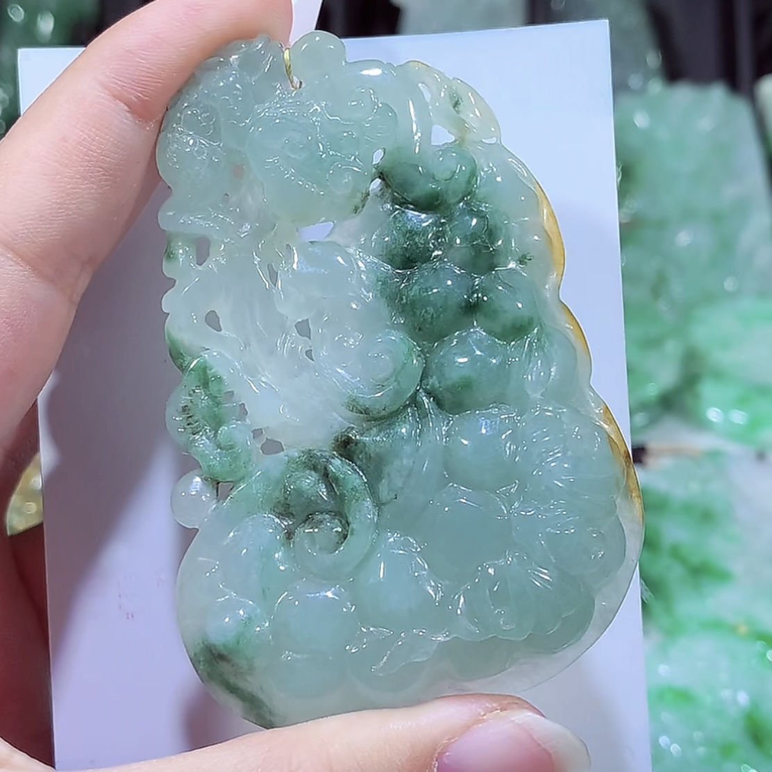 缅甸天然A货翡翠飘蓝花特色如意吊坠