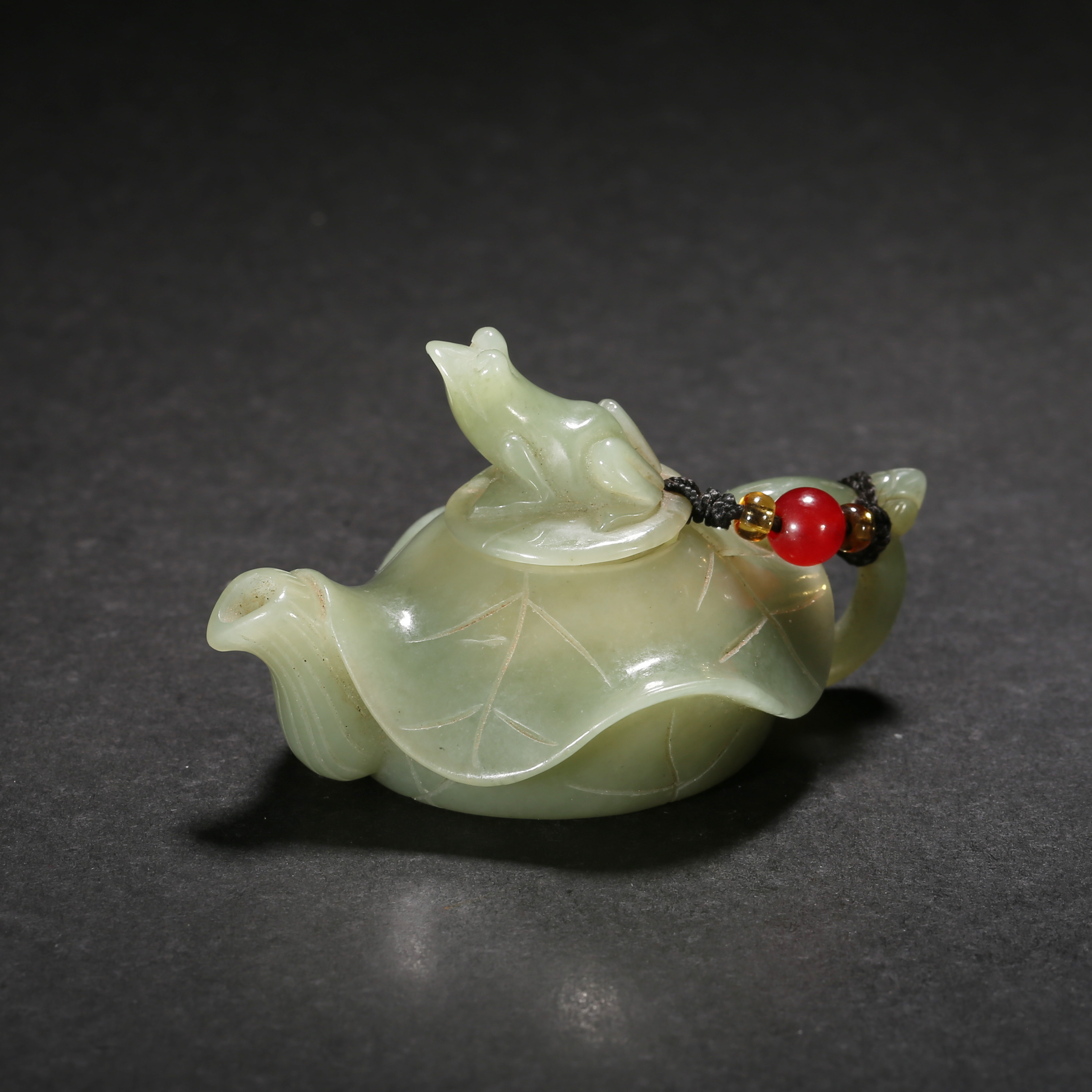 清代*荷叶蟾纹玉壶/21ALJ3499/和田玉【北京文博】