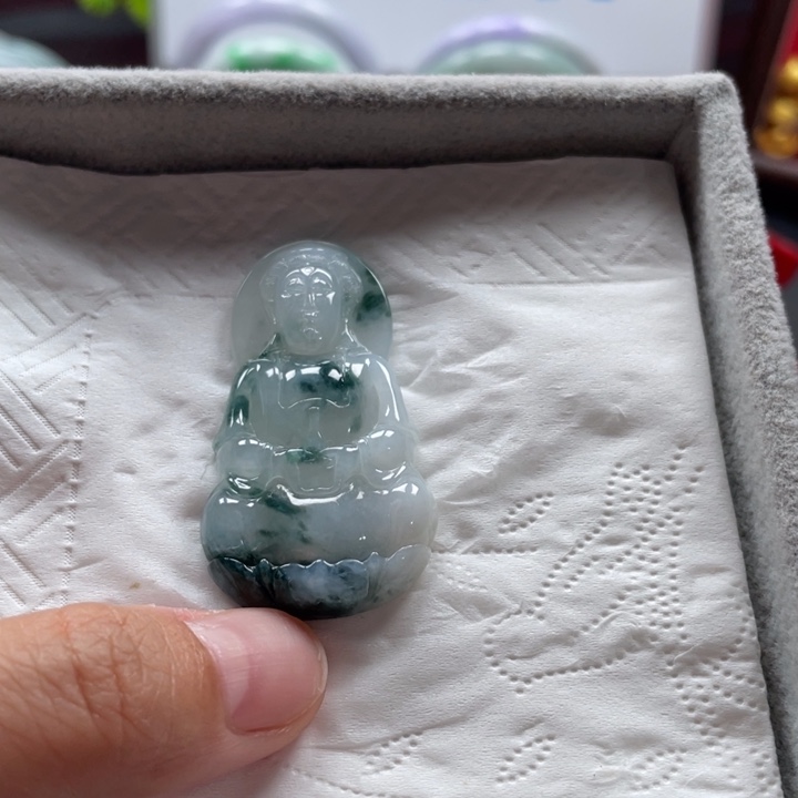 翡翠未镶嵌颈饰观音