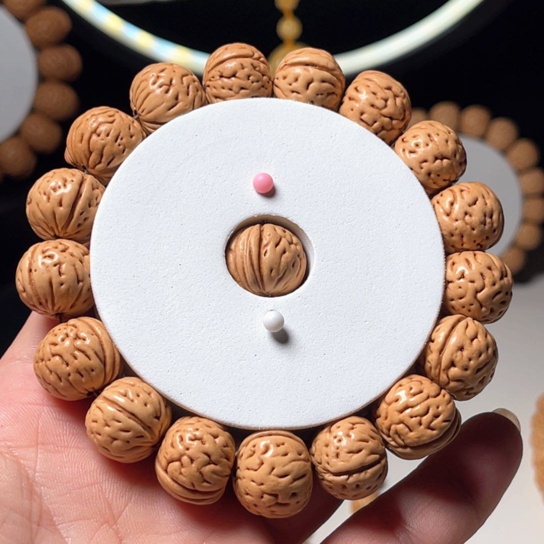 ?***人盘锦奶豆桃核手串