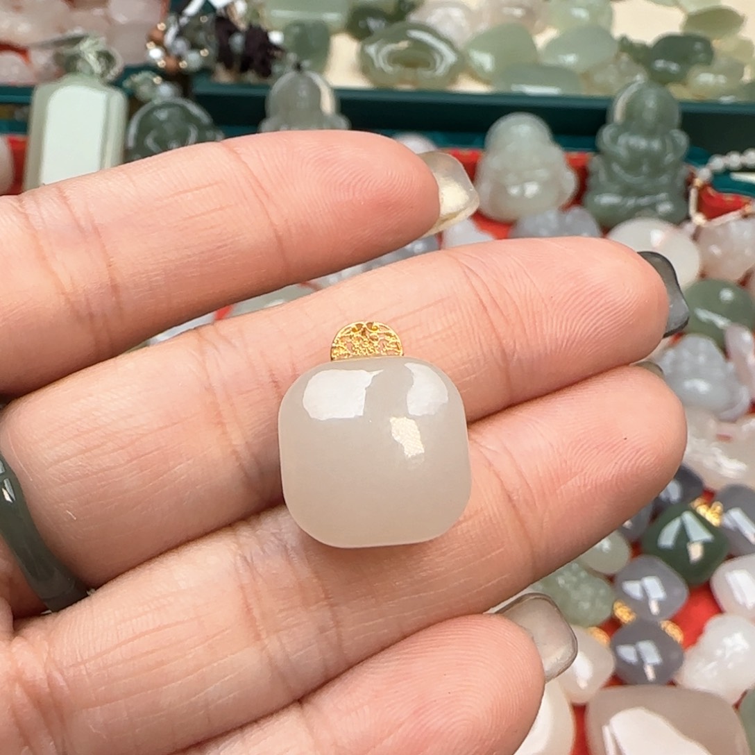 和田玉颈饰未镶嵌泛*