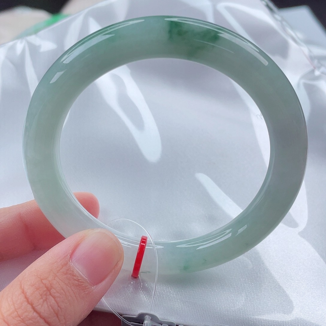 翡翠手镯（圆镯）未镶嵌55-56圈