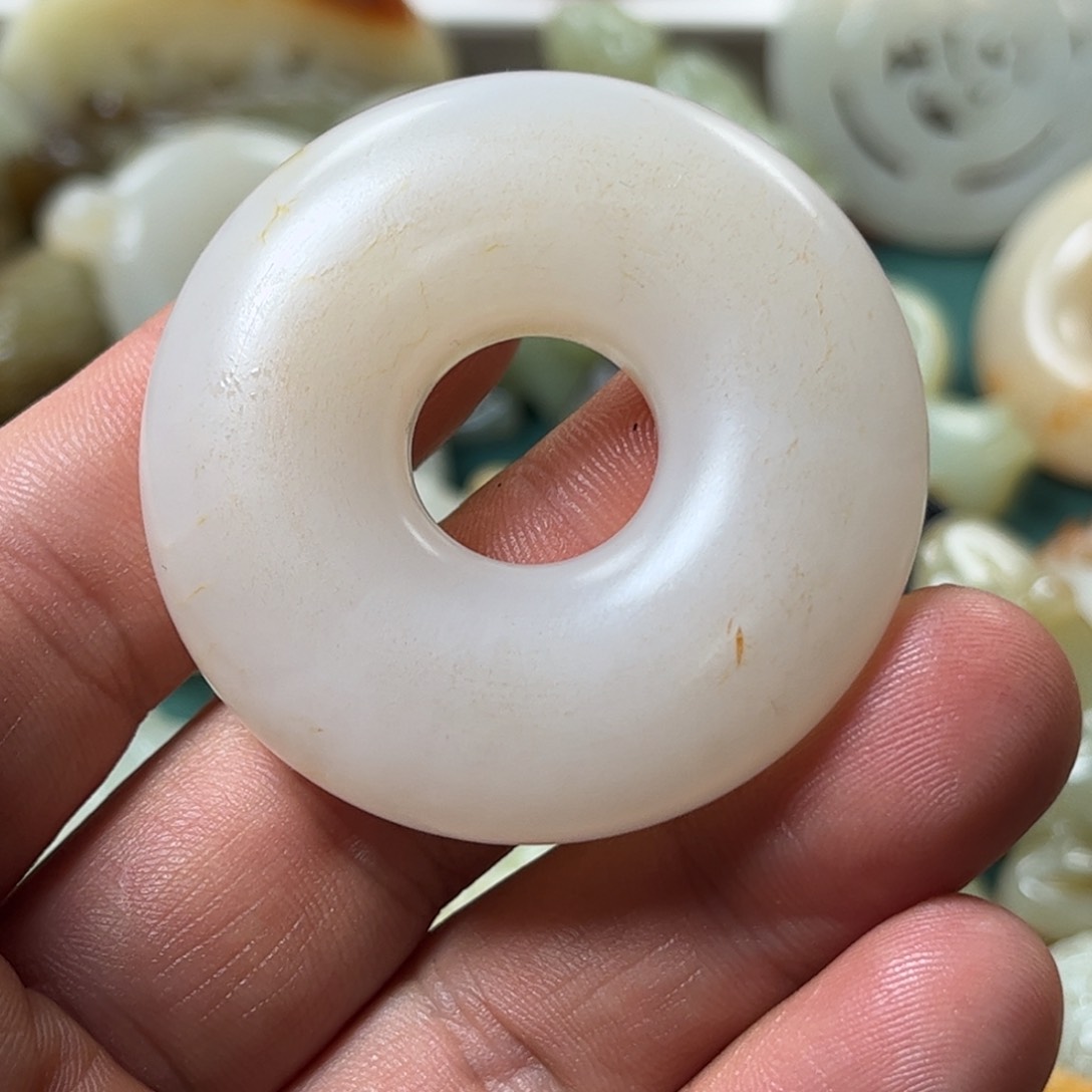 用***1和田玉未镶嵌颈饰