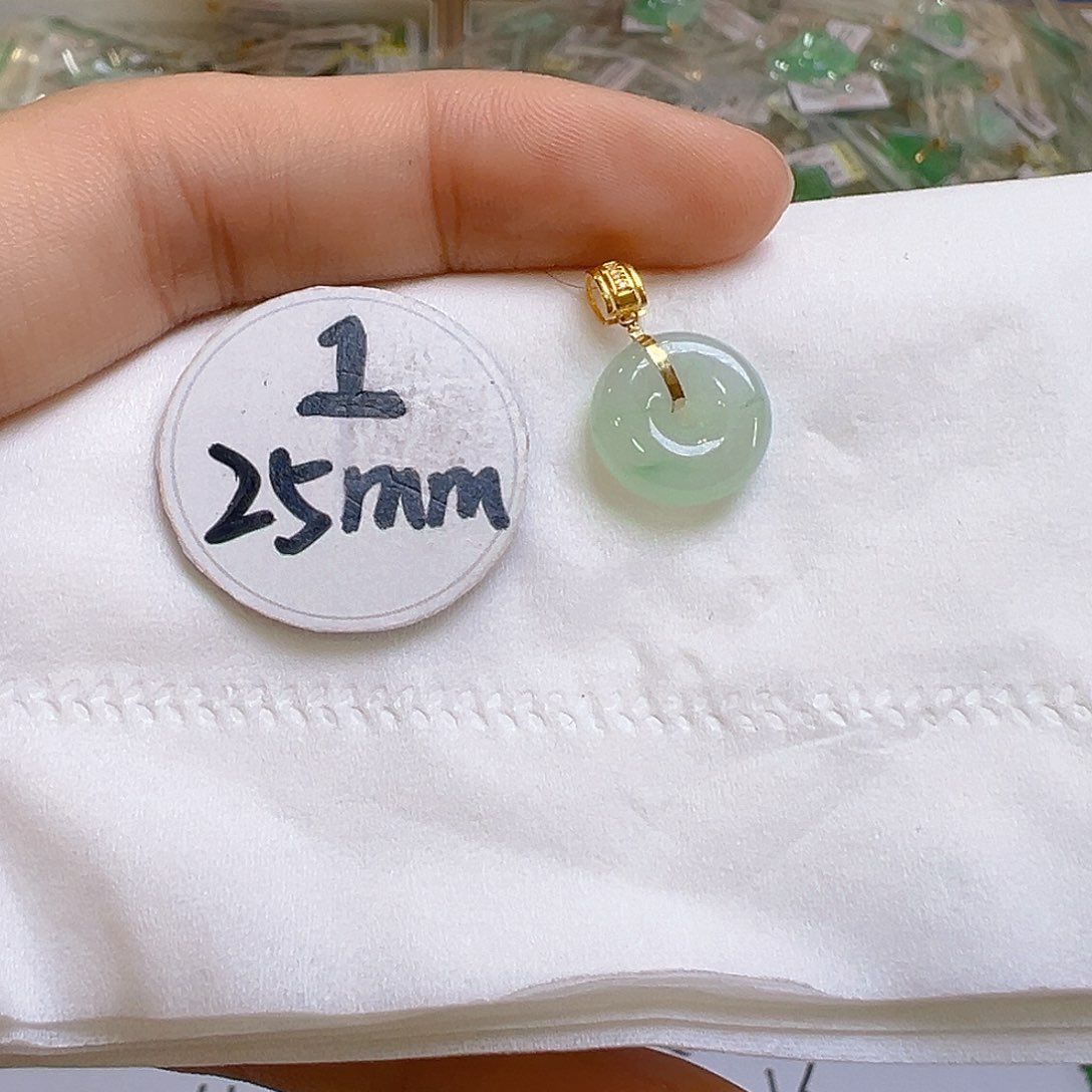 翡翠颈饰18K金镶嵌翡翠