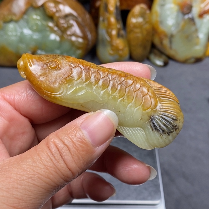 和田玉未镶嵌把件