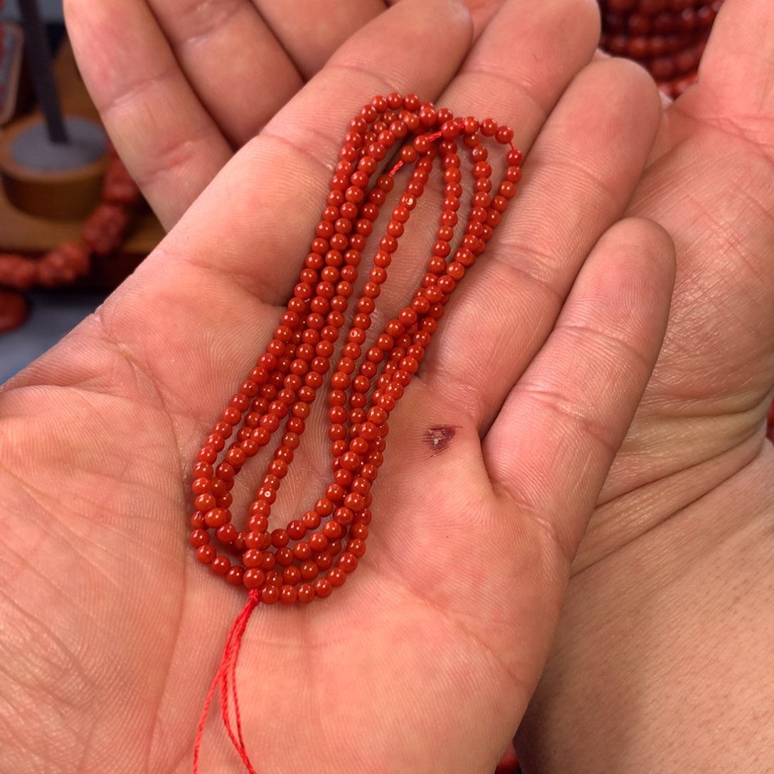 南红玛瑙配饰未镶嵌白**?