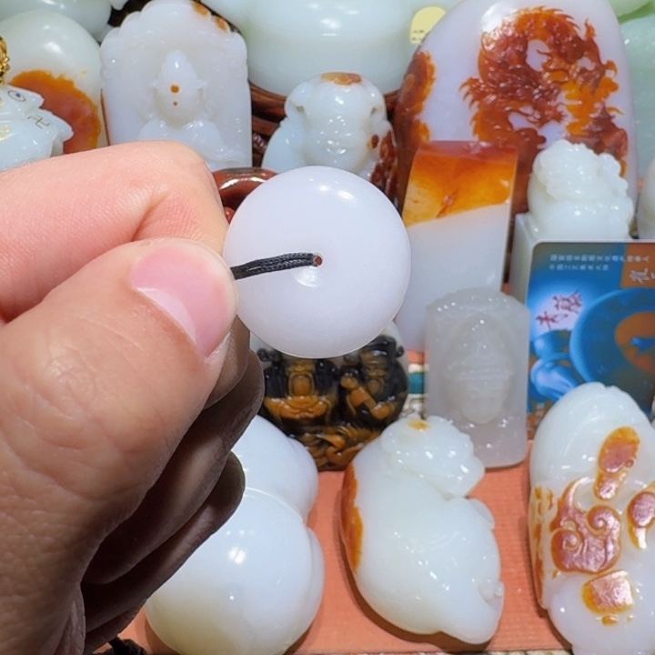 顺***l透闪石质玉未镶嵌挂件