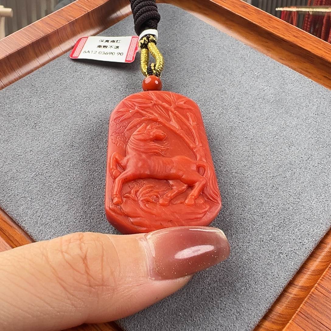 南红玛瑙吊坠未镶嵌