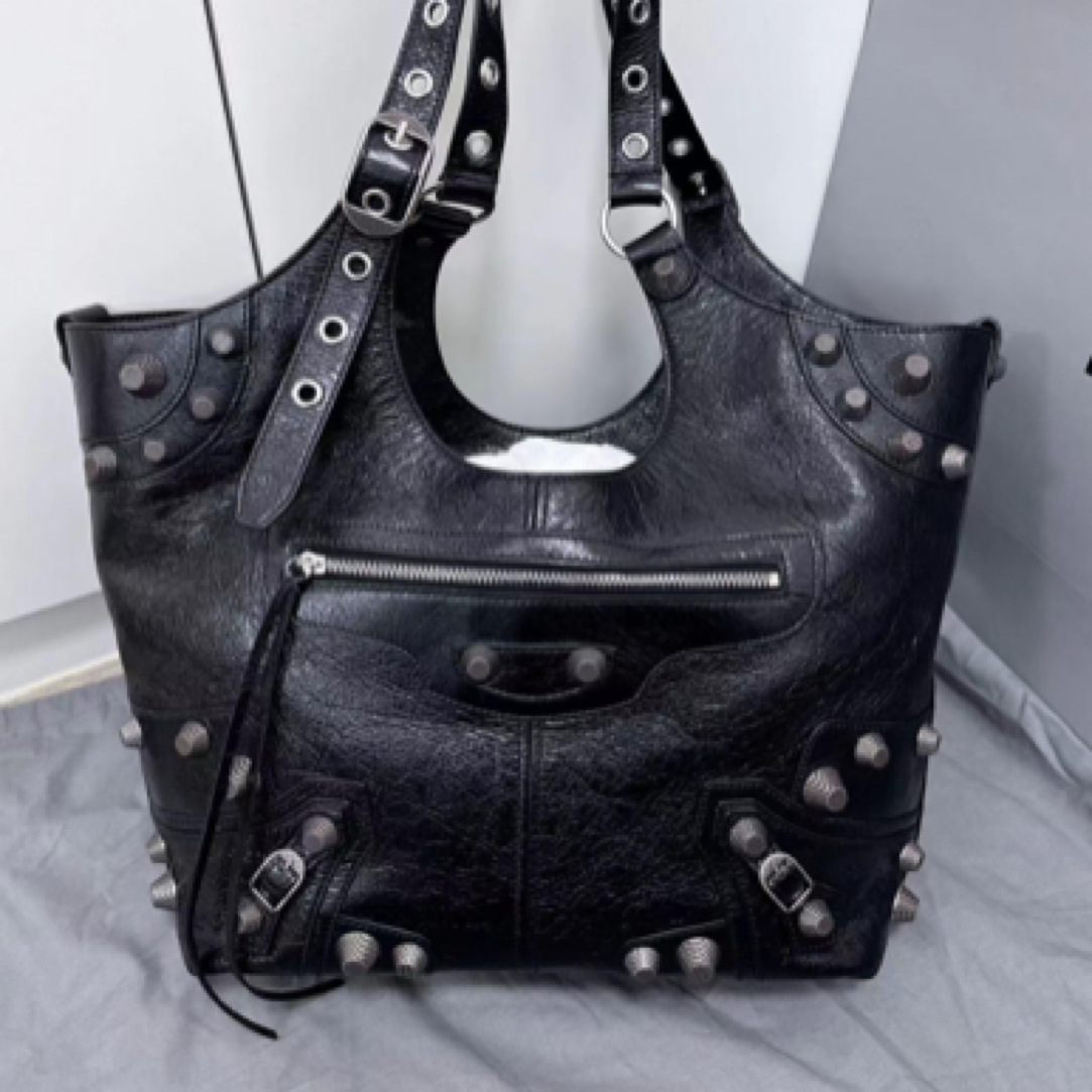 全新未使用 Balenciaga/巴黎世家 黑银cagole中 柳钉单肩包/47123