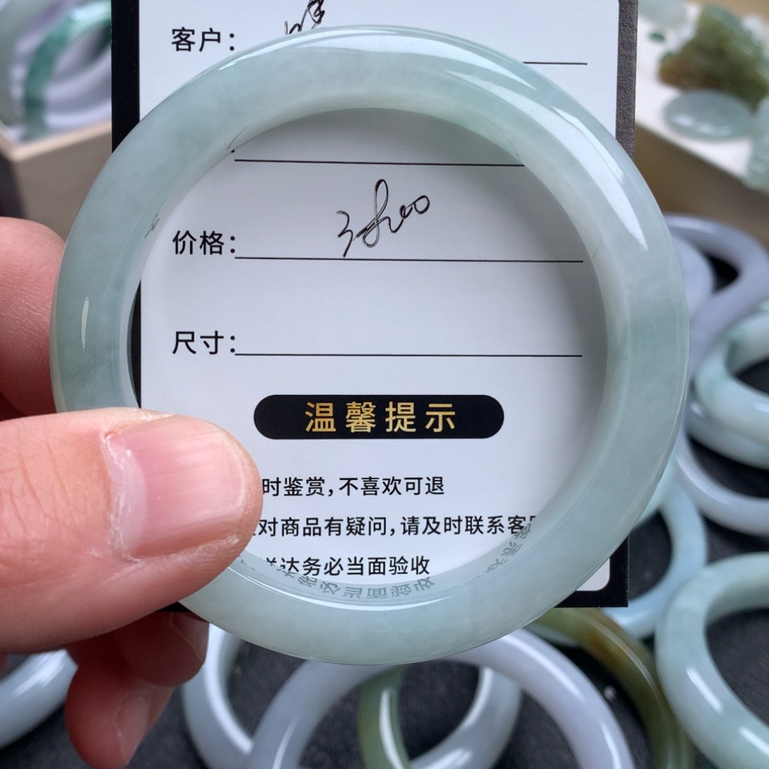 唛***儿翡翠未镶嵌手镯成品