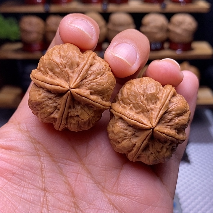 文玩核桃吊坠小*?方印四棱有色差2