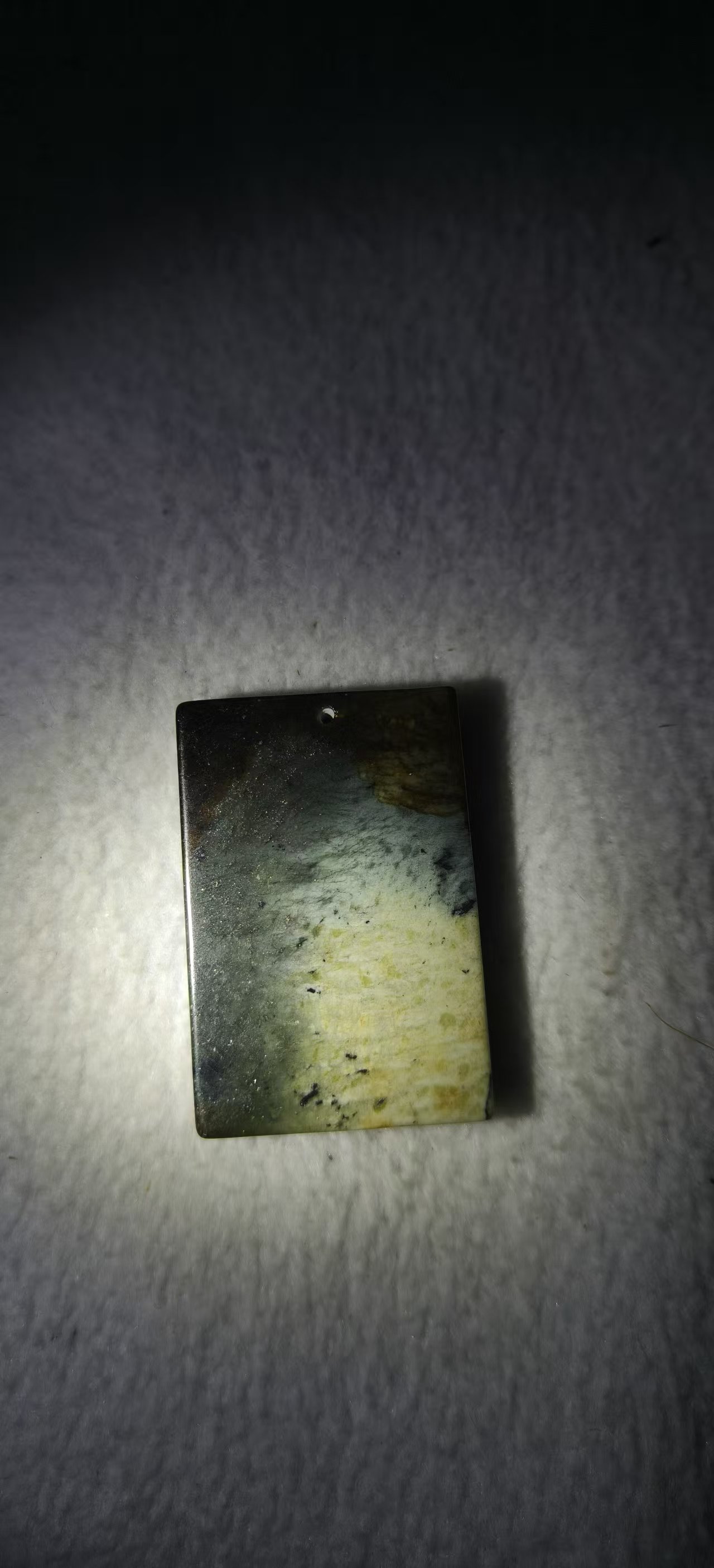 泰山玉俏色 平安无事牌