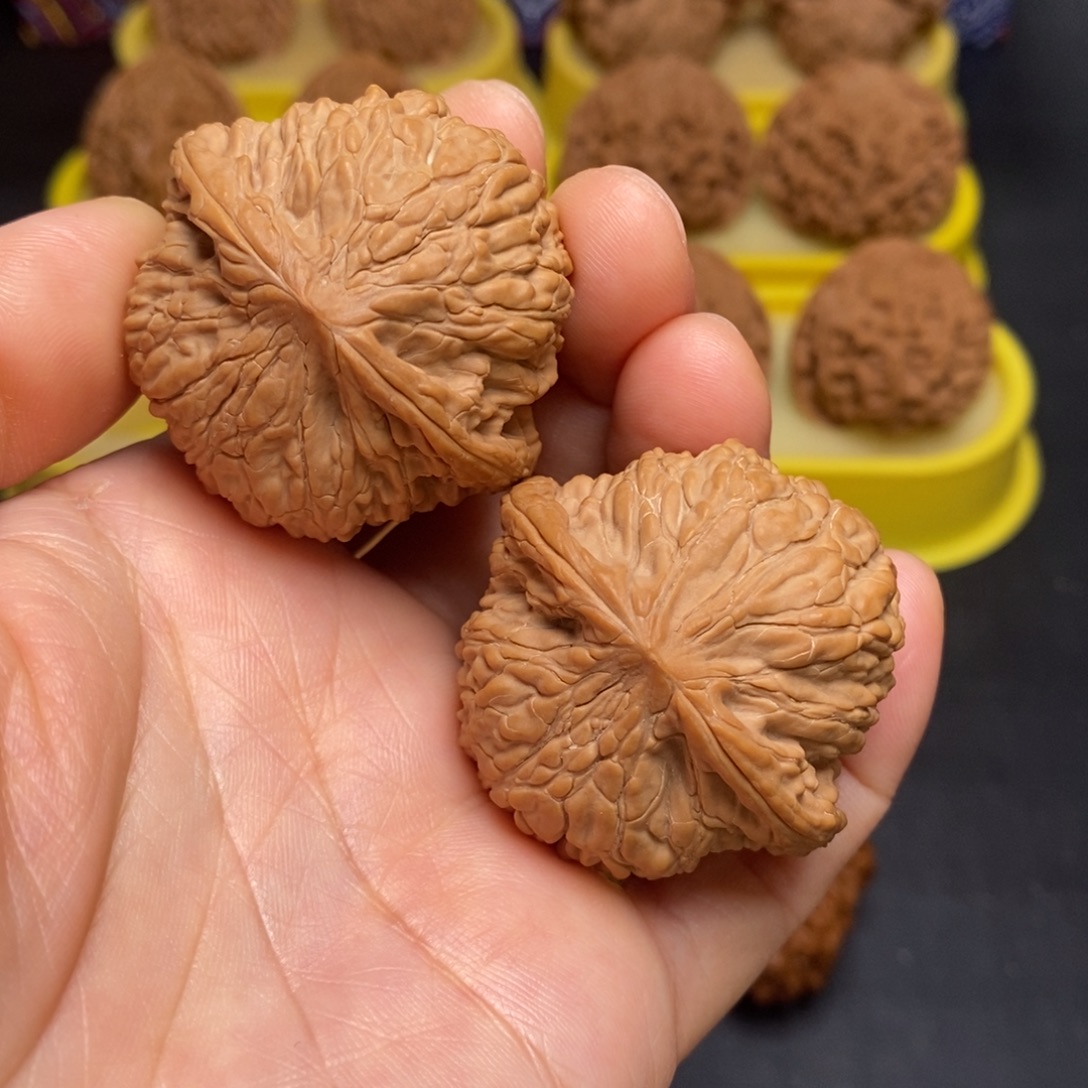 文玩核桃吊坠泥鳅背