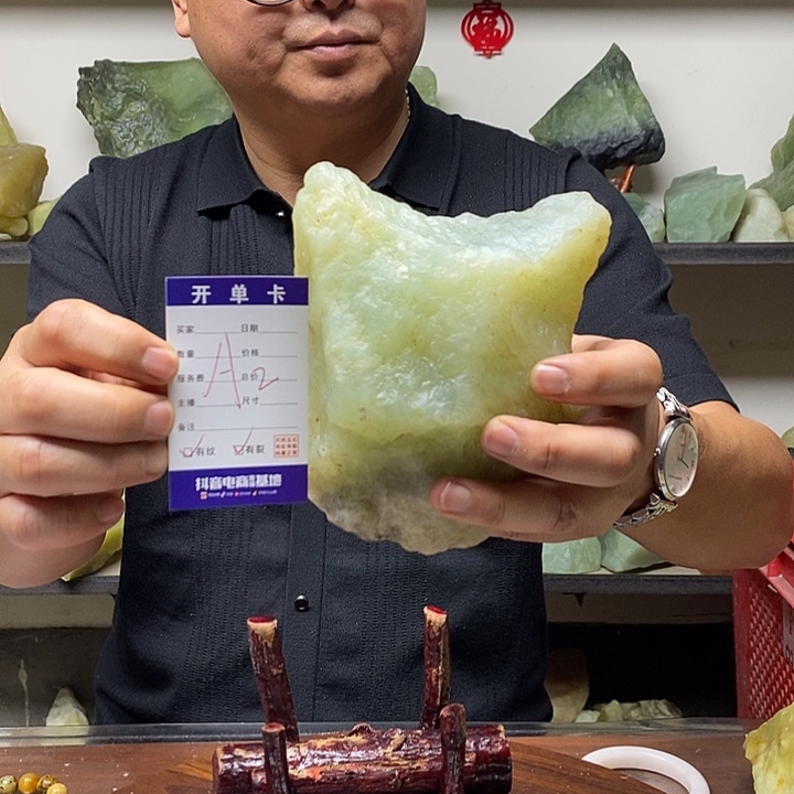 蛇纹石玉未镶嵌纯天然岫玉原石
