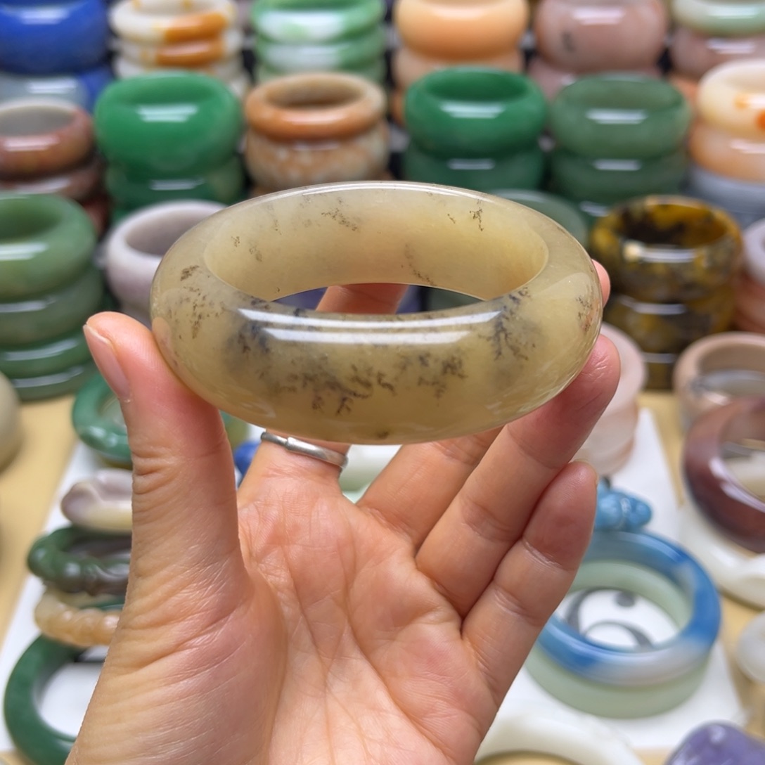 石英质玉未镶嵌手镯