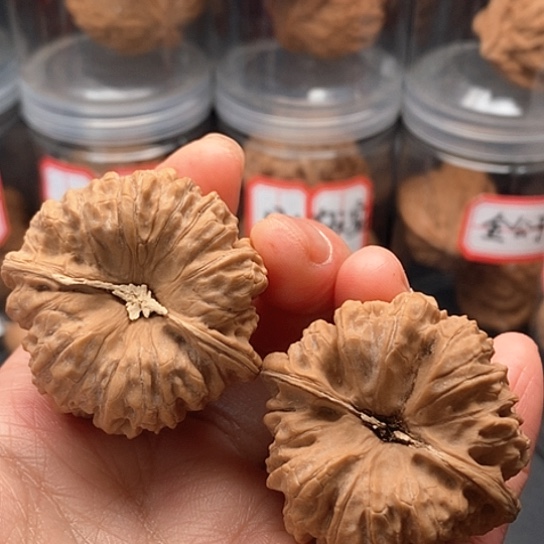 文玩核桃把件平谷凹底