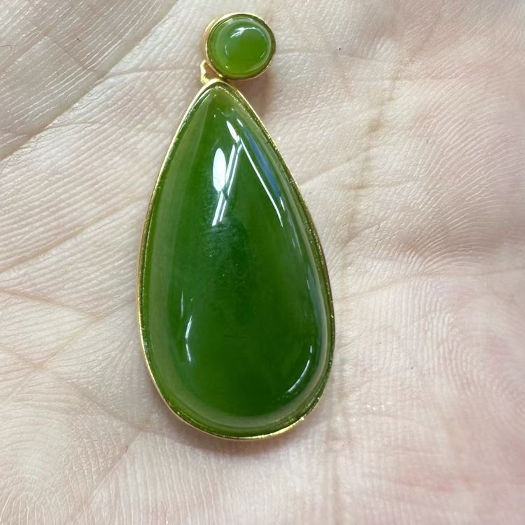 天然和田玉碧玉水滴玉吊坠