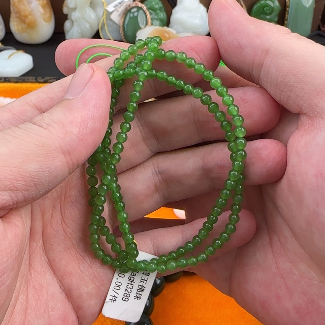 和田玉挂件未镶嵌碧玉珠子