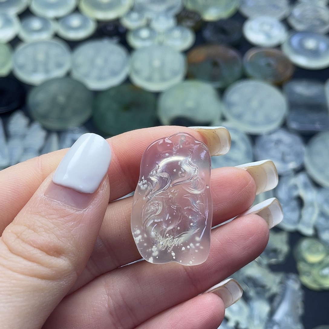 岫玉未镶嵌颈饰九尾狐