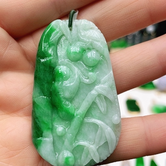 翡翠颈饰未镶嵌挂件