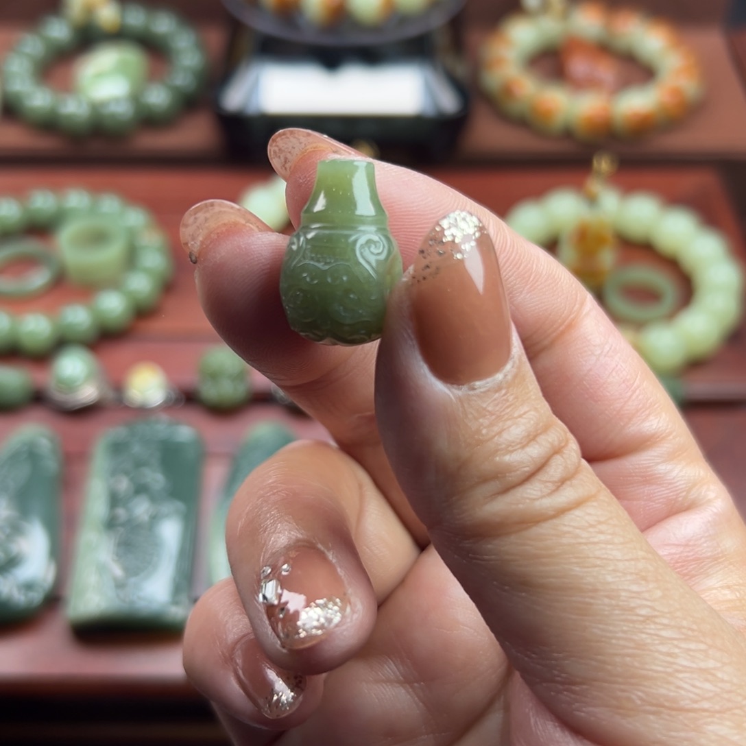 岫岩老玉（透闪石质玉）配饰未镶嵌