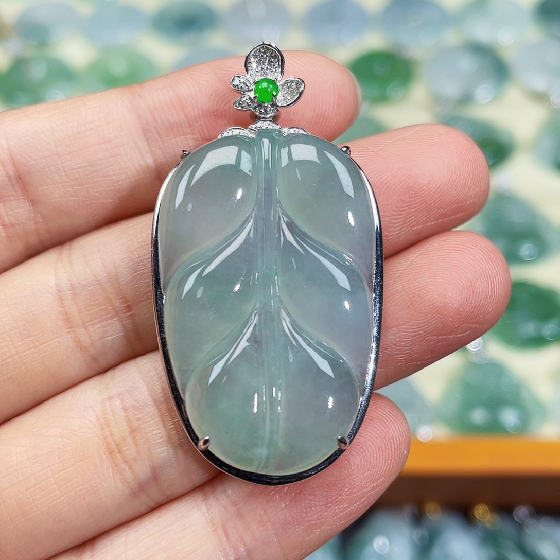 翡翠颈饰18K金镶嵌吊坠