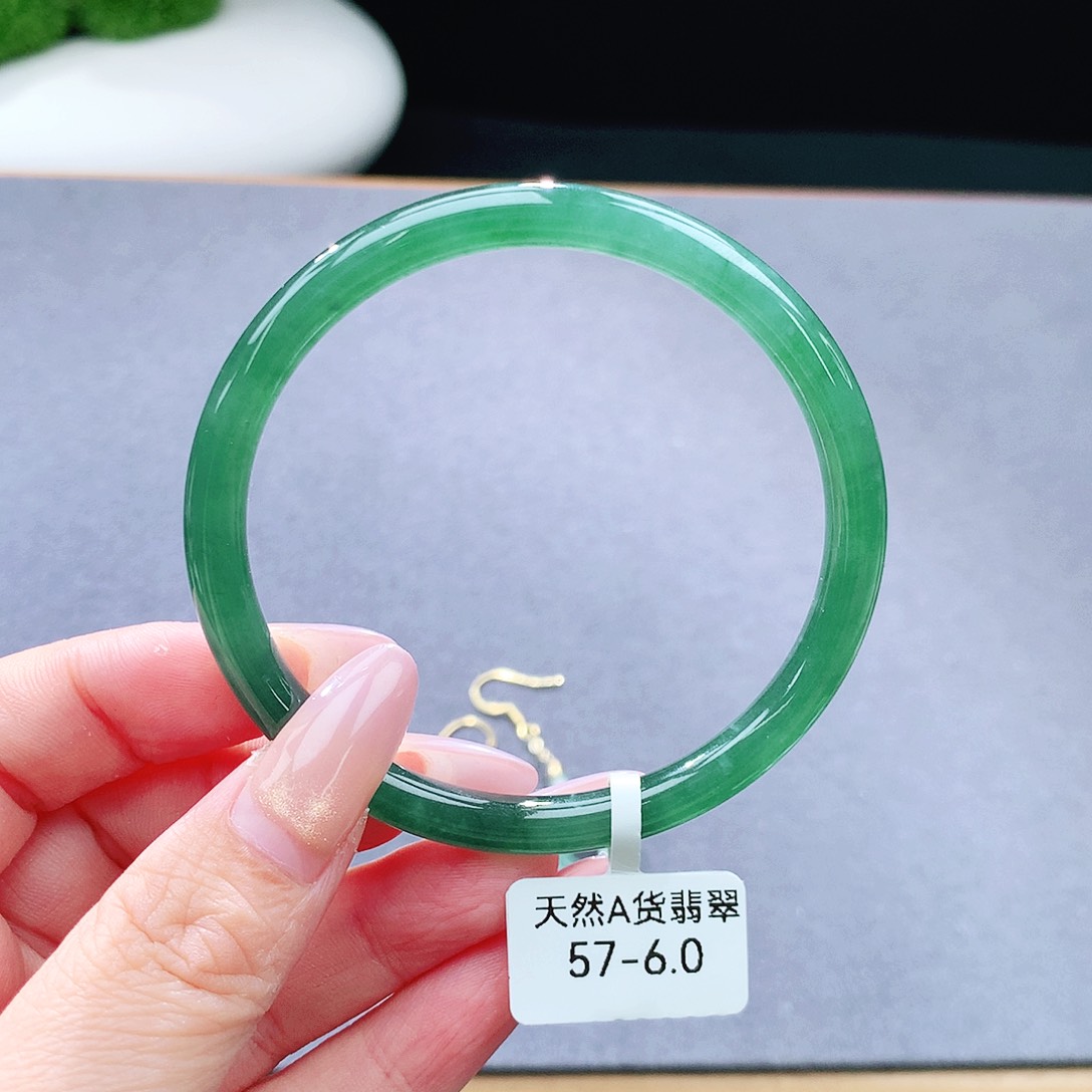 未镶嵌手镯（圆镯）翡翠