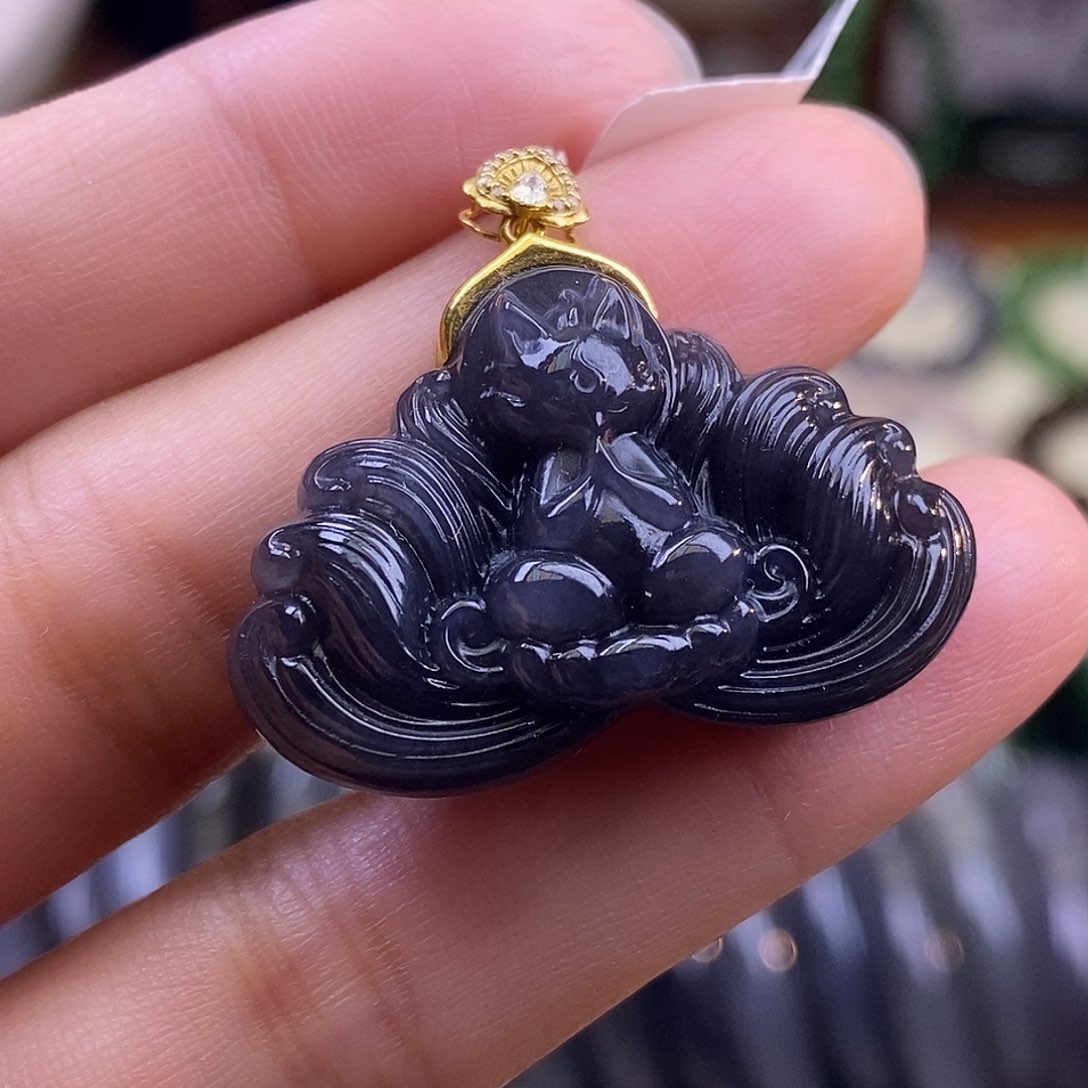 颈饰未镶嵌和田玉毕业级老坑料浓烟紫18.k凤九