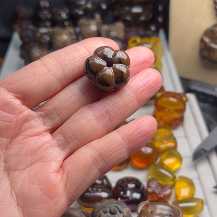 琥珀未镶嵌颈饰根破