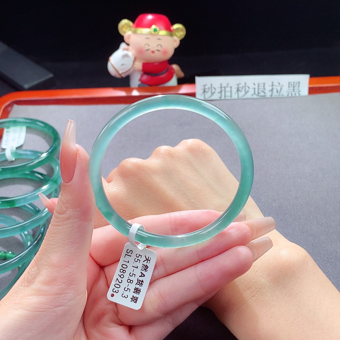 翡翠手镯未镶嵌天然
