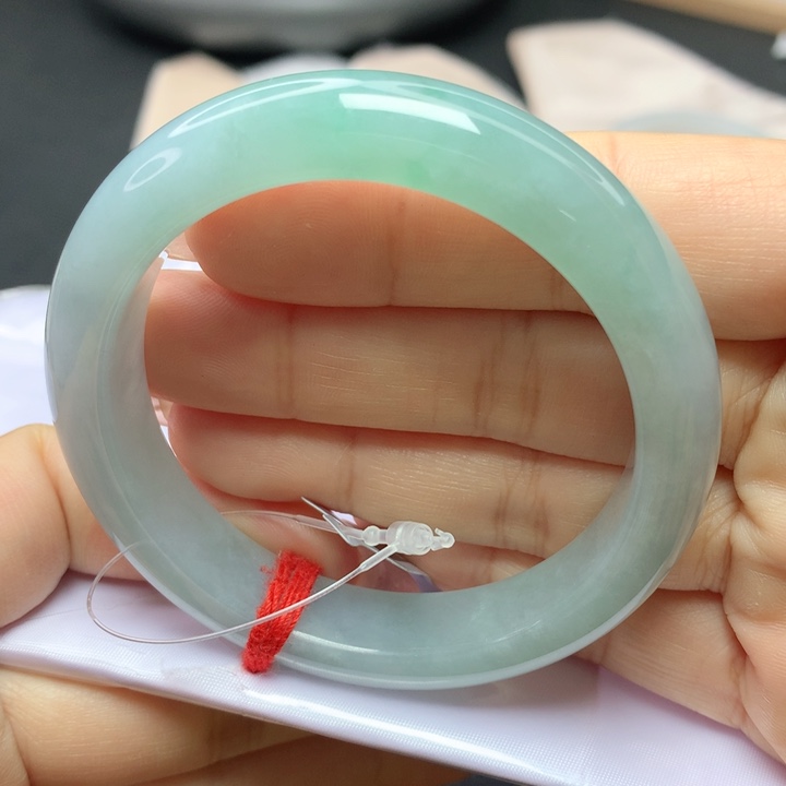 翡翠手镯未镶嵌向**?54545555