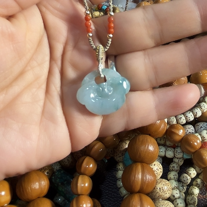 翡翠未镶嵌颈饰精工制作如意锁