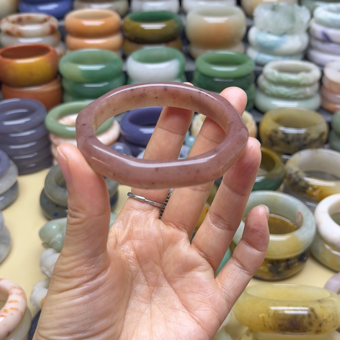 石英质玉手镯未镶嵌