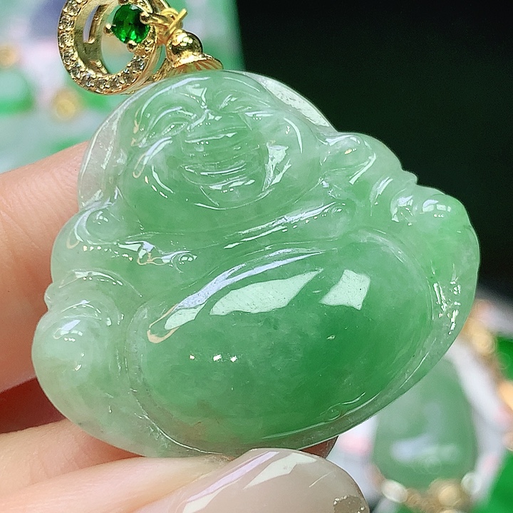 翡翠未镶嵌颈饰多样性发其一
